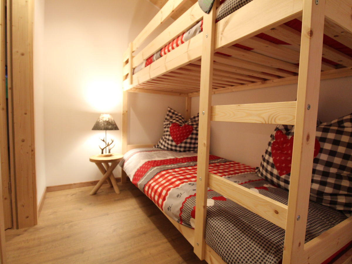 ausreichend platz fuer 4 erwachsene und 2 kinder